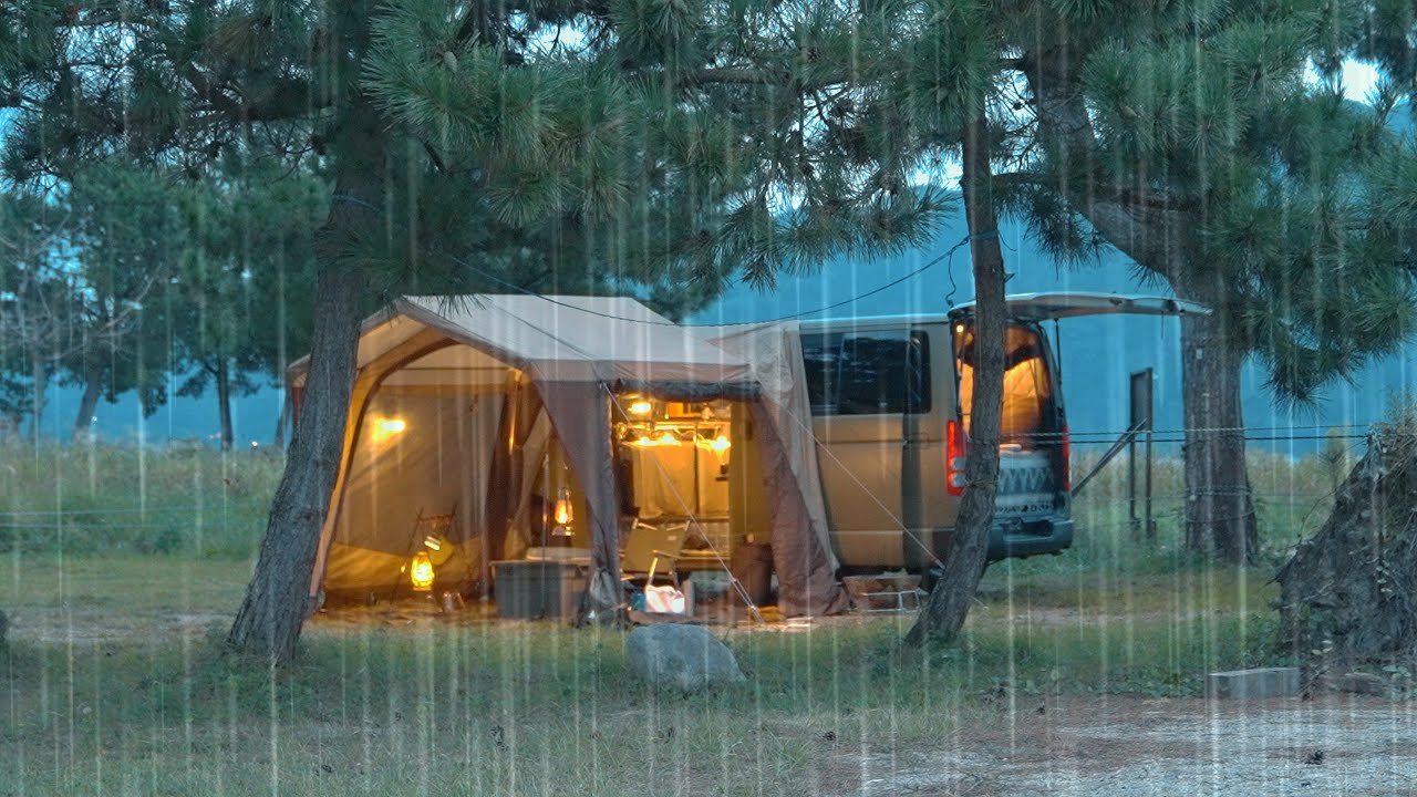 [SOLO CAR CAMPING]Feel the wind in autumn/Sunny day then rainy day/connects to a car tent/ ASMR