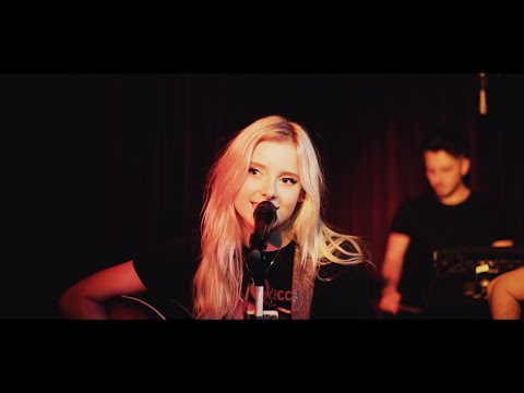 Chloe Adams - She's A Slut (Live at the Green Note)