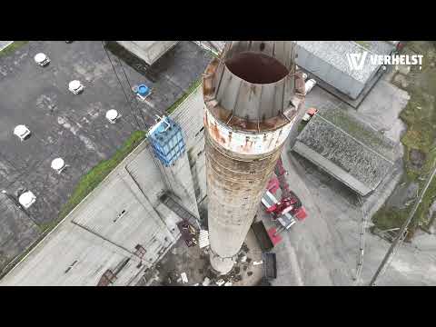 Afbraak van een 70 meter hoge schouw bij cementfabriek in Dannes