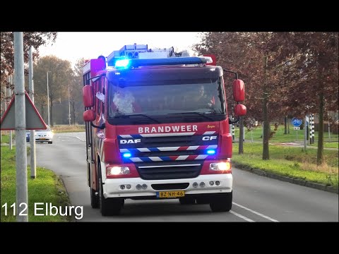 Sinterklaas en zwarte pieten komen met spoed aan op de brandweerkazerne van Elburg