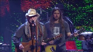 Willie Nelson &amp; Family - Good Hearted Woman (Live at Farm Aid 2018)