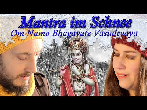 Mantra im Schnee mit Satyadevi und Madhuka - Om Namo Bhagavate Vāsudevāya - Yoga Vidya Bad Meinberg