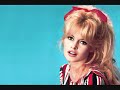 Brigitte Bardot chante « John et Michaël » (1969) - 2