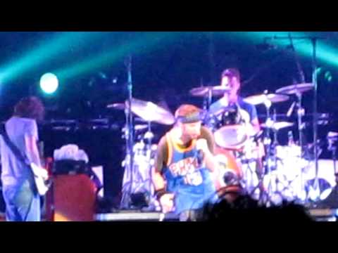 Pearl Jam Philadelphia Sweet Lew 10-31-09