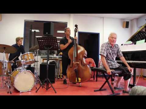 14- Trio Robert (p)- JMarie (Cb) - Axel (Dr) - au Stage Trio Jazz de Antoine Hervé