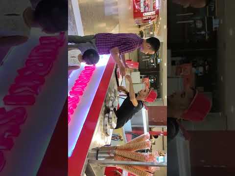 I try Turkish Icecream for the first time.... ❤❤with my sister ❤