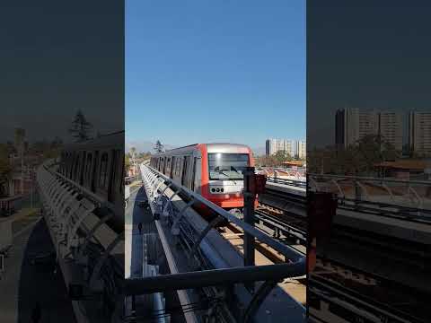Metro de Santiago Línea 4 (AS02) ingresando a Estación TRINIDAD