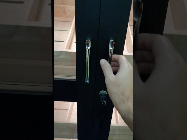 Vídeo relacionado con GERMANUS Humidor de Puros Classicus II con Higrómetro y Humidificador y el Manual Germanus Libro en Marrón
