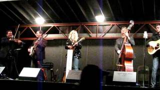 Rhonda Vincent SPBGF 2009 05 29 2216 3 songs 08:36