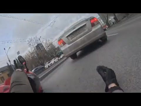 Байкер залетел под ТАГАЗ и закрыл свой личный мотосезон лёжа. Real video