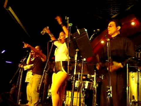 D' Latin Orchestra con Ness cantando Arrepentida.AVI