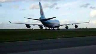 preview picture of video 'B747 Korean Air on taxiway'