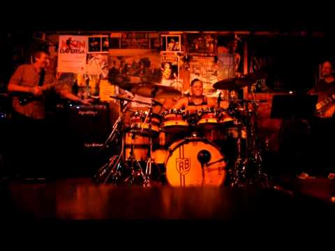 Holdsworth, Johnson, Bruner Jr. - Letters of Marque drum solo