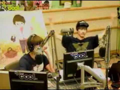 120917 Sukira Kiss the Radio - Ryeowook & Eunhyuk dancing to Oppa Gangnam Style