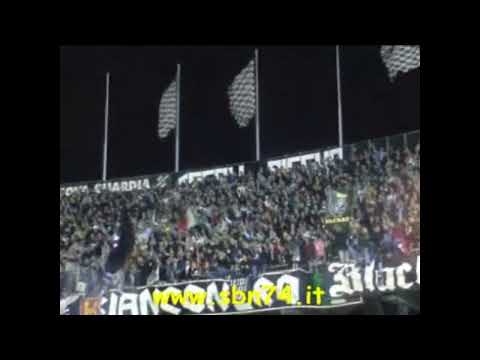 Ascoli - Catania 2003/2004 ultras Ascoli - tifo curva sud in azione - amarcord