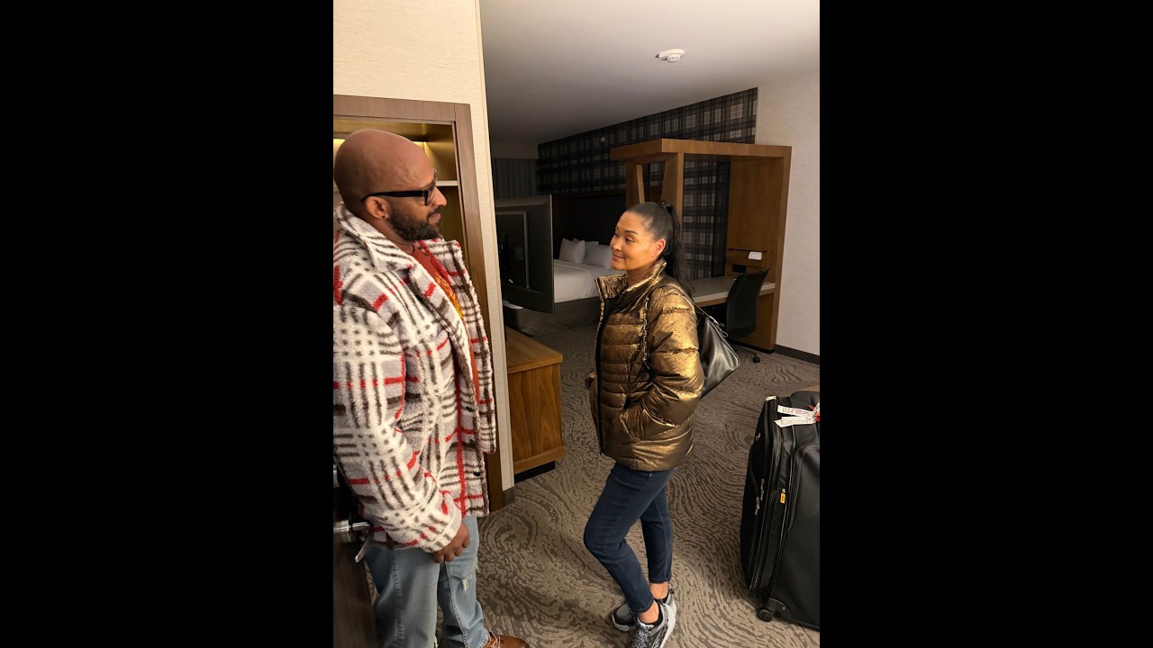 Lynette walks Larry to his room and he asks about conjugal visits while she was locked up