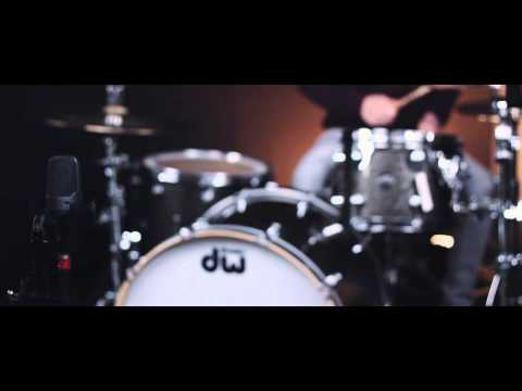 DW Performance Series Kit w/ Pewter Sparkle FinishPly