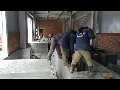 Бетонщики в работе