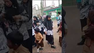 Download lagu Viral Balon Gas Meletus Perayaan Hari Guru mp3