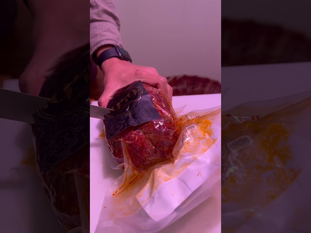 Vídeo relacionado con UNIVERSO GOURMET | Cesta Gourmet para Regalar | Vino DO.Rioja | Embutidos Ibéricos Bellota | Paleta Gran Reserva y Queso Crema Torta de Oveja | Pate Pedro Ximenez y Picos Pan Artesanos | Cesta Navidad