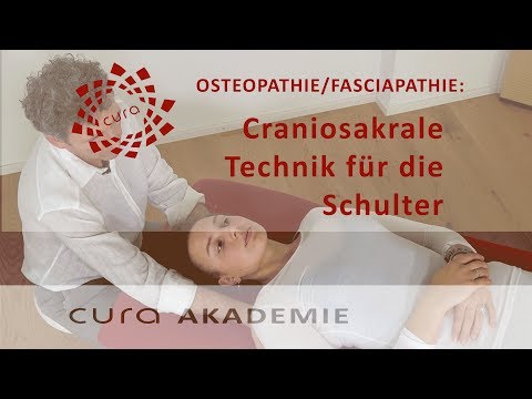Massage der Schultergelenkverletzung während des Video Aufgrund von Problemen mit dem Darm Rückenschmerz