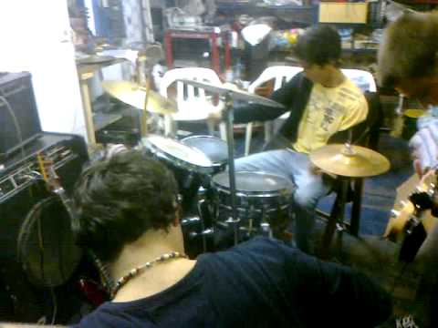 Band Improvisation - Dime, Robi & Kiko.mp4
