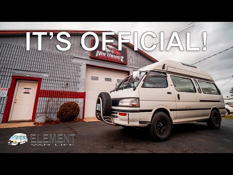 WE BOUGHT AN OLD 4x4 TOYOTA CAMPER VAN... from Japan