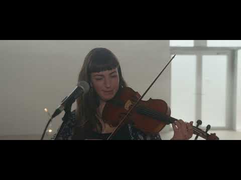 LYCKLIGA - Regntunga Skyar (Alice Babs)