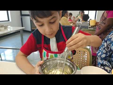 Baking With Fawaz Day 2: Yummy Vanilla & Chocolate Cupcakes!
