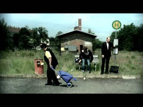 SPIESSER.de-Spot: An der Bushaltestelle