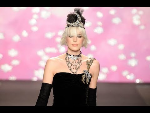 ANNA SUI Fall 2009/2010 New York - Fashion Channel