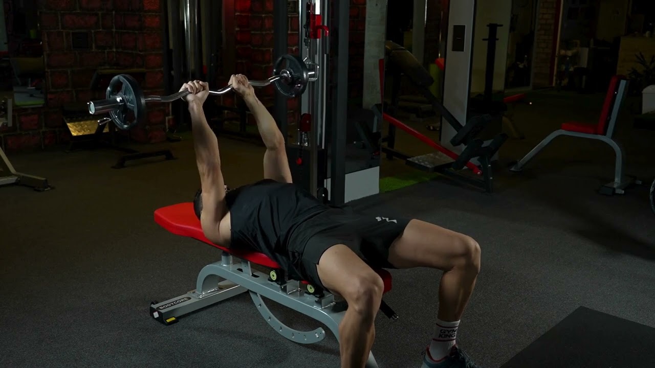 EZ-Bar Skullcrusher exercise