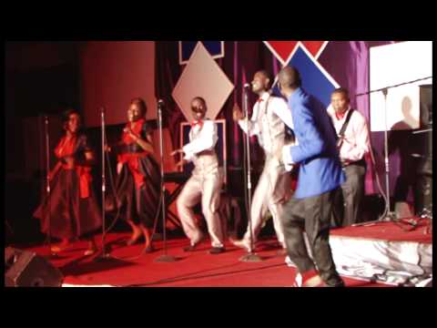 LIBERTIE TICHARWA  (SHUMBA YERUDZI LIVE)