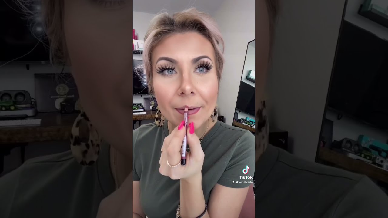 Tips for Small Lips 💋 #torriesbeautytribe #lipstick #youtuber #mua #shorts