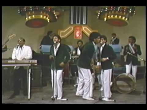 DIONI FERNANDEZ Y EL EQUIPO (video 80's) - El Guardia Del Arsenal - MERENGUE CLASICO