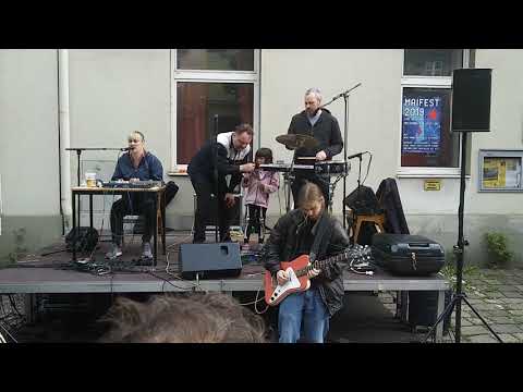 Knarf Rellöm & DJ Patex & Tillamanda am 1. Mai in Linz