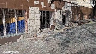 Росіяни вдарили по гімназії у Херсоні: відео наслідків