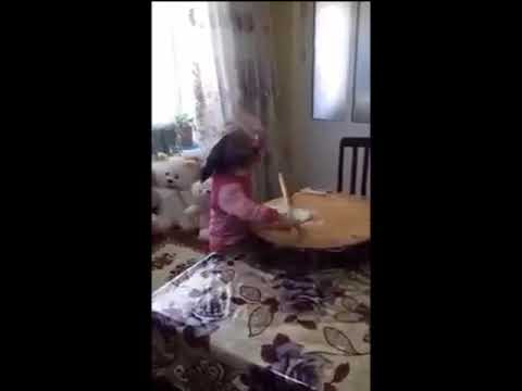 O fetita harnicuta !