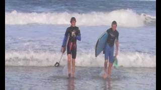 preview picture of video 'Newiesurf Blacksmiths Beach May 10.wmv'