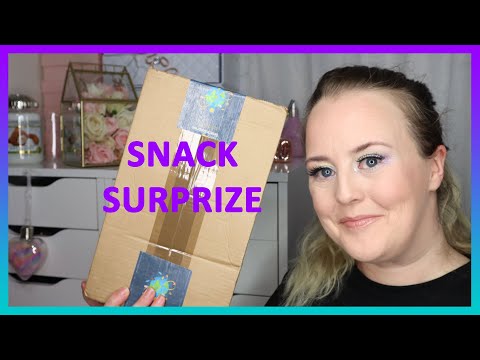 British / English Girl Trying Italian Snacks / Candy | Snack Surprise Box UK | Snack Subscription