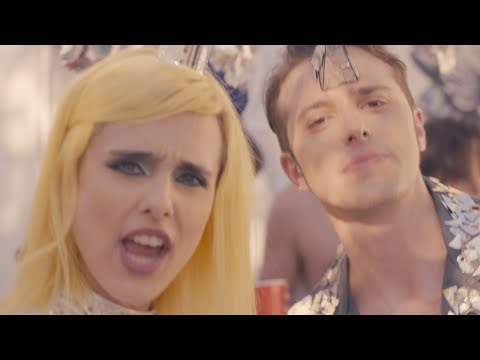 Videoclip " Not Boring Like You"