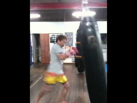 大和ジム　　会長　サンドバック