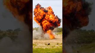 Download lagu Bikin satu kampung jantungan 😱😱🫣 #funny #bom #meledak #petasan #lucu #shorts #pranks #viralvideo mp3