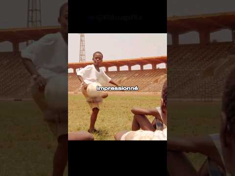 Ce jeune  garçon devient une star du foot en un match ! #shorts #film #viral
