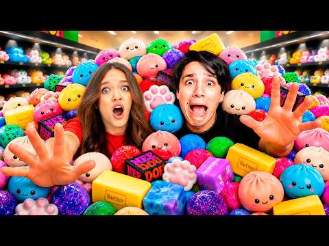 УБИРАЕМ С ЖЕНОЙ АНТИСТРЕСС-ИГРУШКИ В МАГАЗИНЕ ROBLOX!