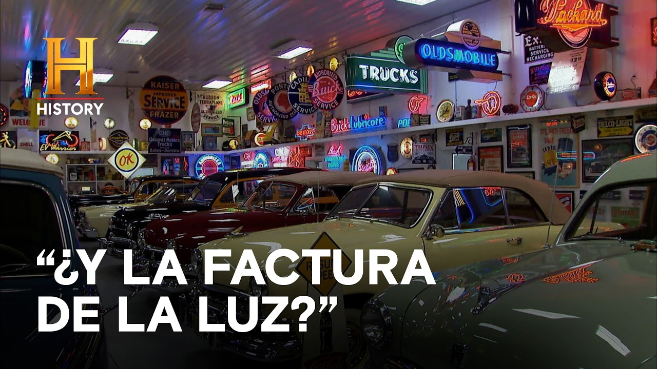 Autos de exposición y neón por todos lados 🎇 - CAZADORES DE TESOROS