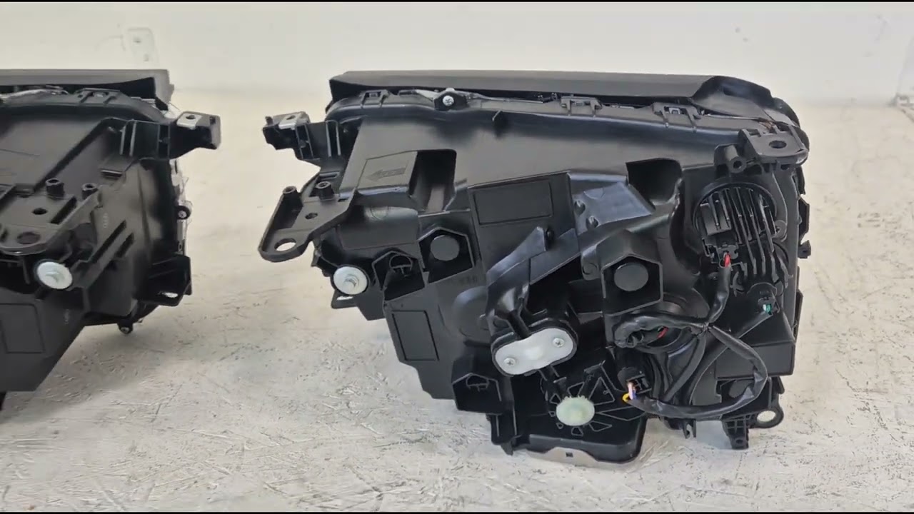 Toyota Land Cruiser Prado 250 2023– Sprednji žarometi 3-LED (2 kos) Video 1