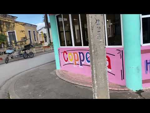 Ambiente y movimiento por las calles y barrios de Remedios en Cuba.