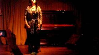 Celia Saia canta El Ave Maria en la Casona del Teatro