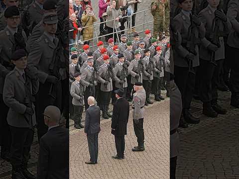 Abschreiten der Front 🦅🇩🇪 Ehrenzug OSH Dresden #bundeswehr #militär #tradition #soldaten #parade